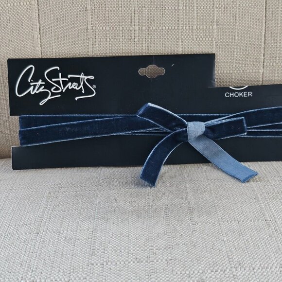 City Streets Women Choker Necklace Blue Velvet Bow Fashion Jewelry sz adjustable - Picture 1 of 9